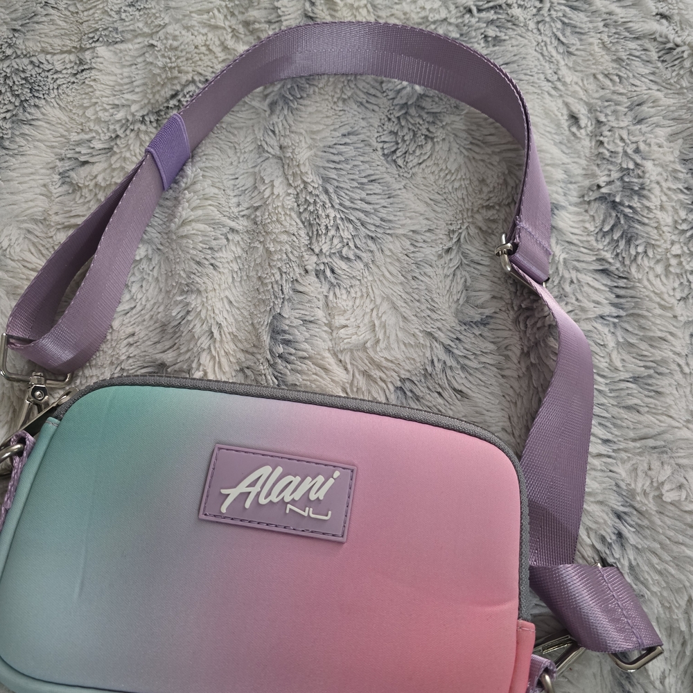 Alani Nu Fanny Pack / Purse / Bag - New - Picture 2 of 4